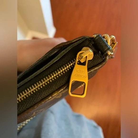 Louis Vuitton LV Monogram Pallas Clutch - Picture 4 of 5